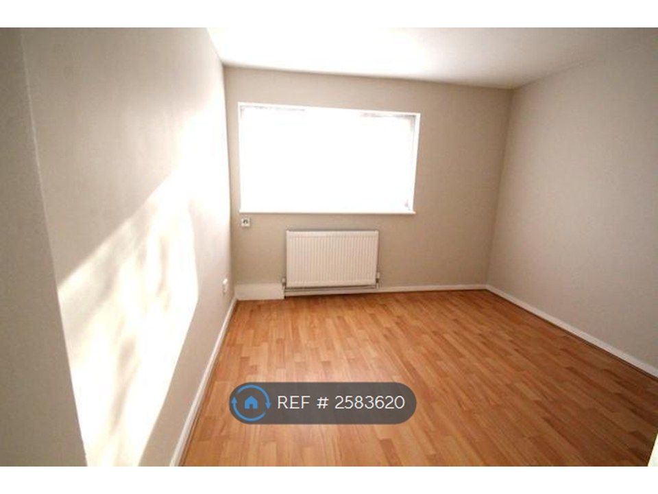 Property photo 2 of 4 Bedroom