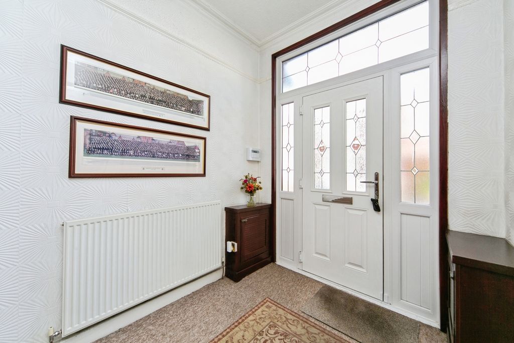 Property photo 2 of 17 Photo