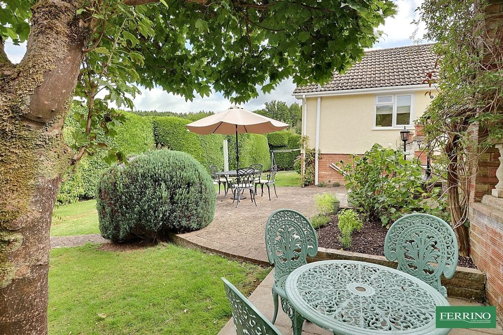 Property photo 2 of 26 Garden