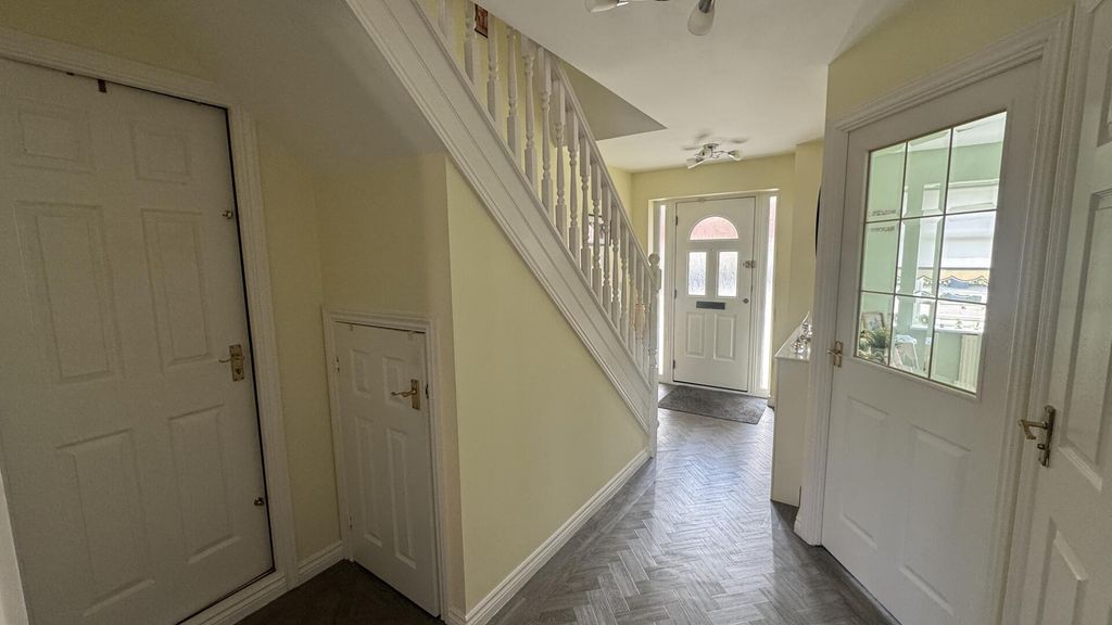 Property photo 2 of 22 Hallway