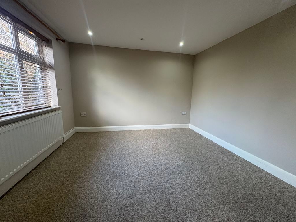 Property photo 3 of 10 Photo 3