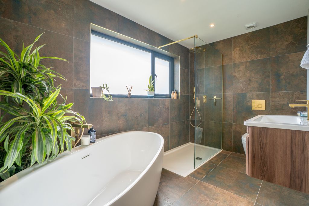 Property photo 3 of 48 En Suite