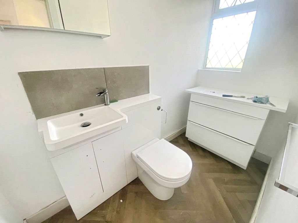 Property photo 2 of 7 Cloakroom/Wc