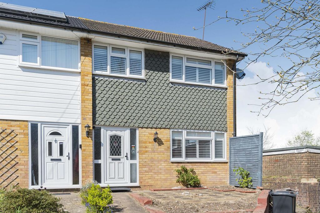 Property photo 1 of 21 Front (Exterior)