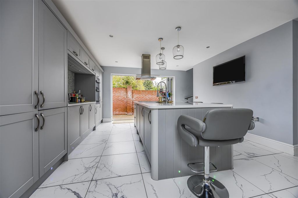 Property photo 2 of 21 1B South Road, Drayton-Porticomarketing-Soldby-24.