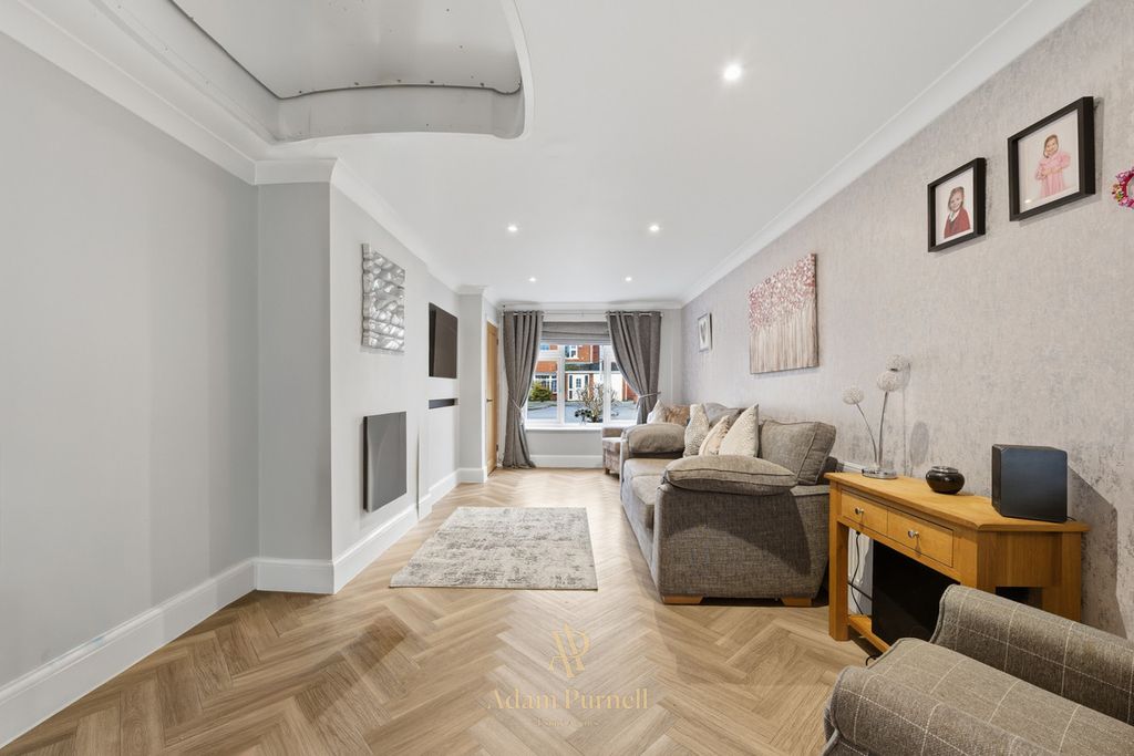 Property photo 2 of 33