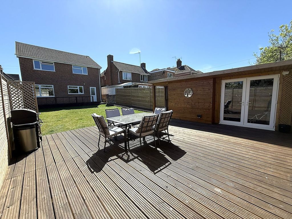Property photo 2 of 34