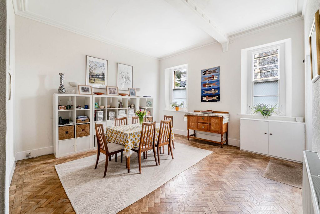 Property photo 3 of 31