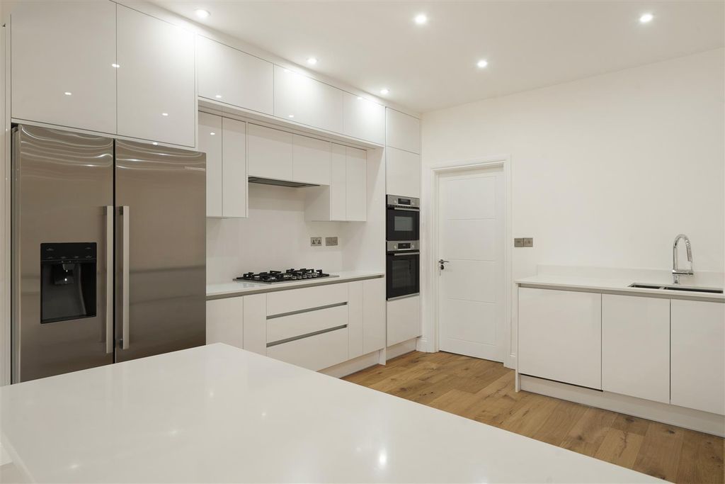 Property photo 3 of 17 Kitchen