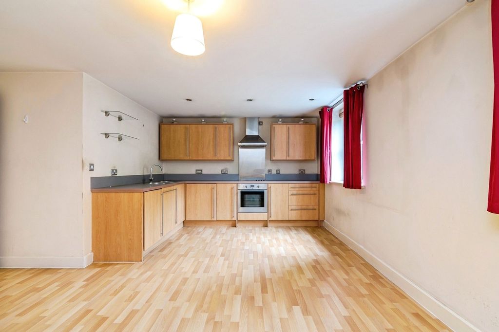 Property photo 2 of 17 Photo