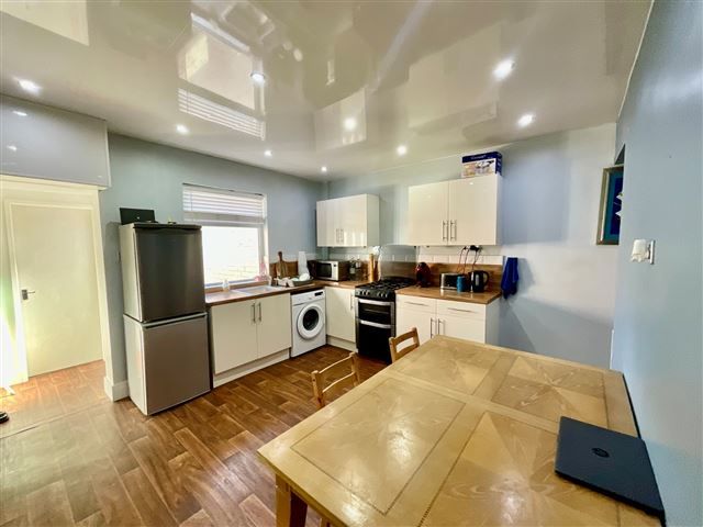 Property photo 3 of 20 Kitchen Diner