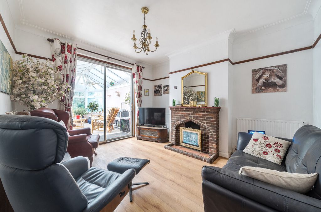 Property photo 3 of 18 1417358-17-699c92...