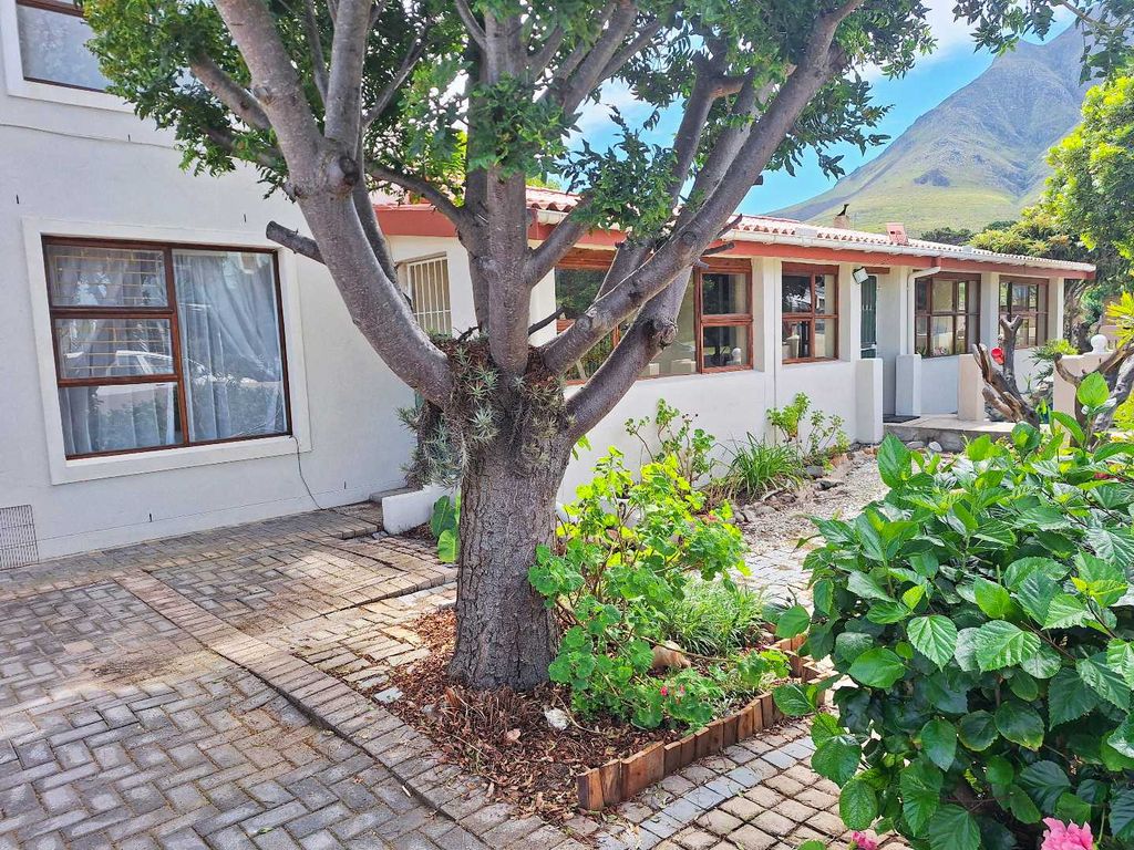 Property photo 2 of 49