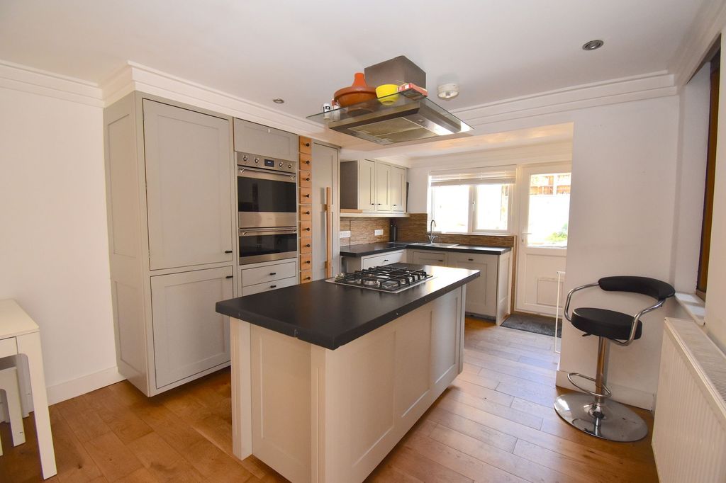 Property photo 2 of 33