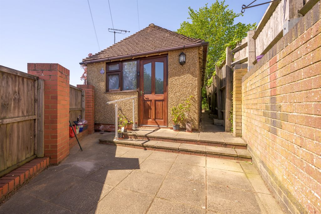 Property photo 2 of 6