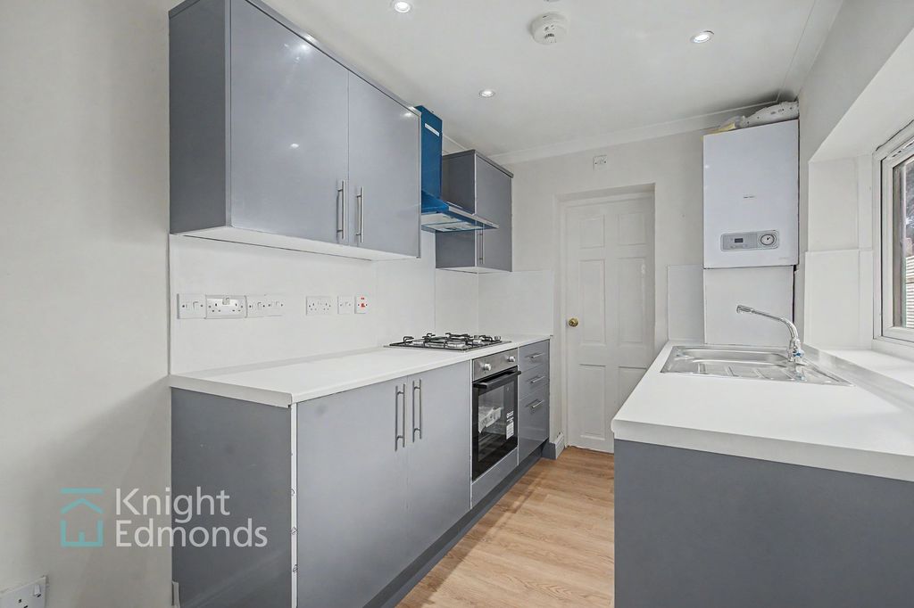 Property photo 3 of 12 Kitchen