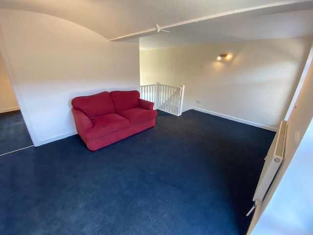 Property photo 3 of 12 Entrance Hall