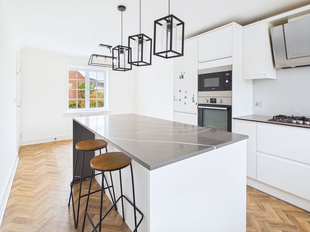 Property photo 3 of 16 Cam01909G0-Pr0491-Still026