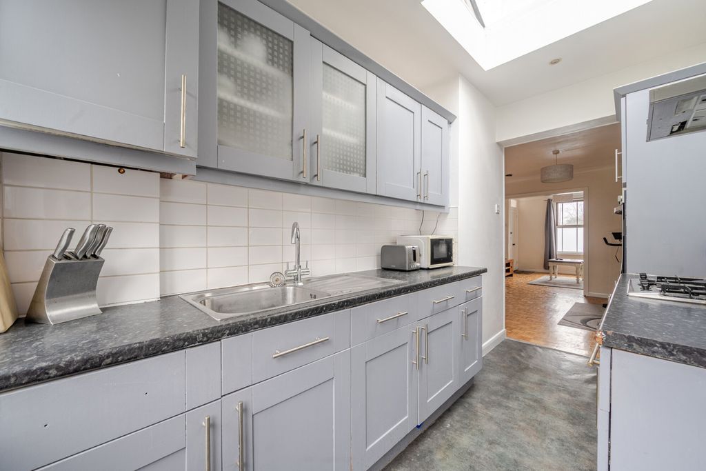 Property photo 3 of 17 Kitchen