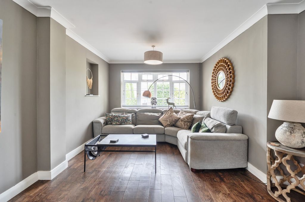 Property photo 3 of 25 1327928-4-6883Ae3...