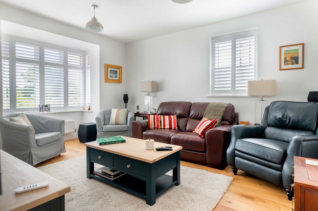 Property photo 2 of 31