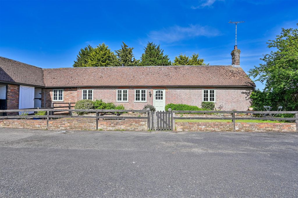 Additional image 10 of 7 bed property for saleDovehouse Lane, Kensworth LU6