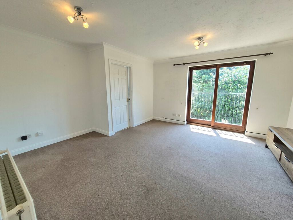 Property photo 3 of 9 Picture No. 15