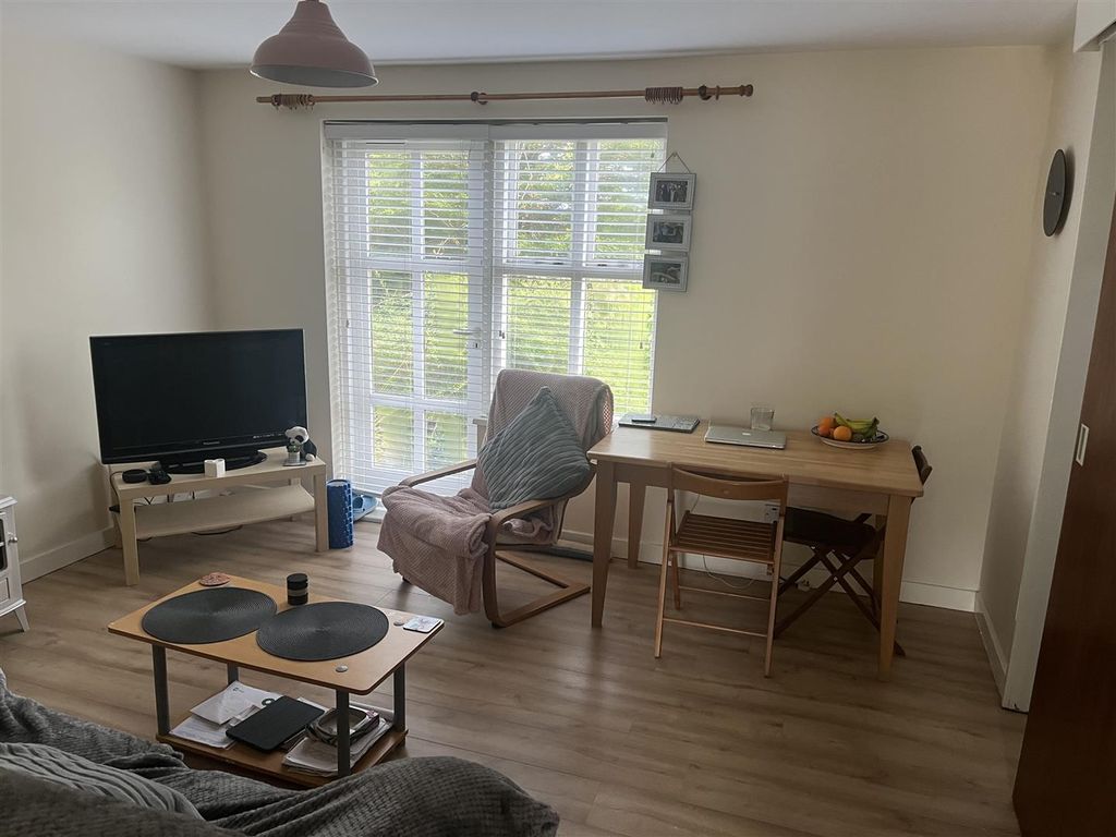 Property photo 2 of 7 27 The Mews 2.Jpg