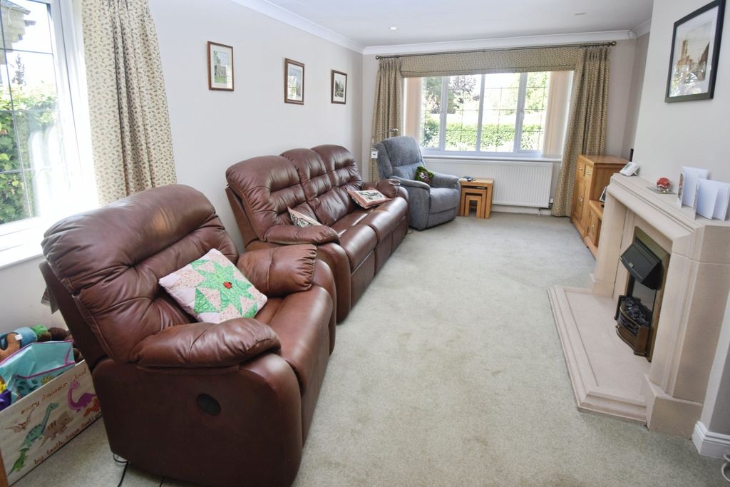 Property photo 3 of 13 d84Dd1Af-Living 20Room
