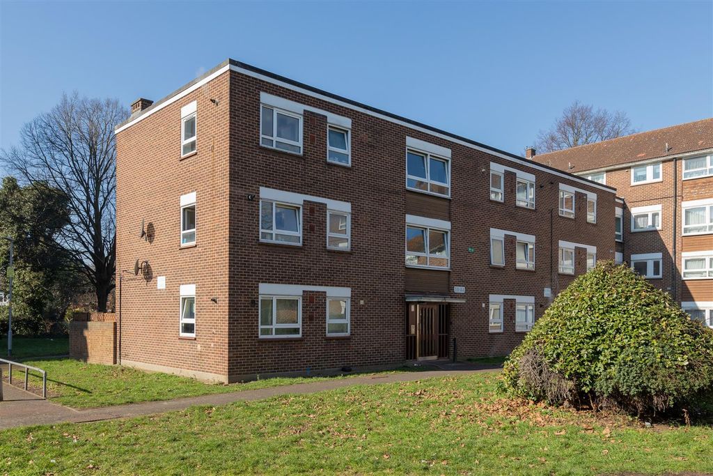 Property photo 1 of 9 John Burns Drive Ig11