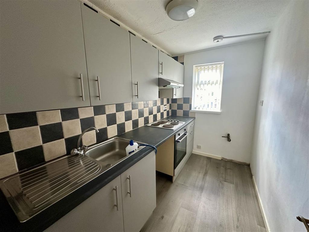 Property photo 3 of 5 Kitchen