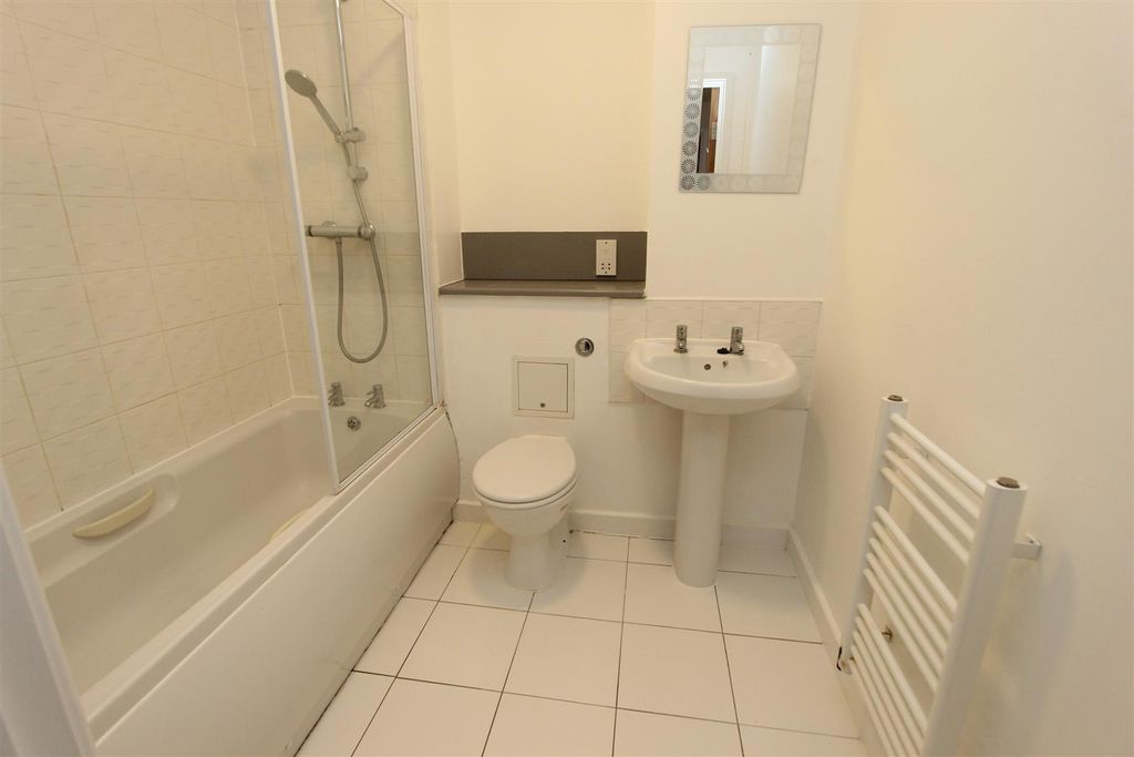 Property photo 3 of 6 Bathroom.Jpg