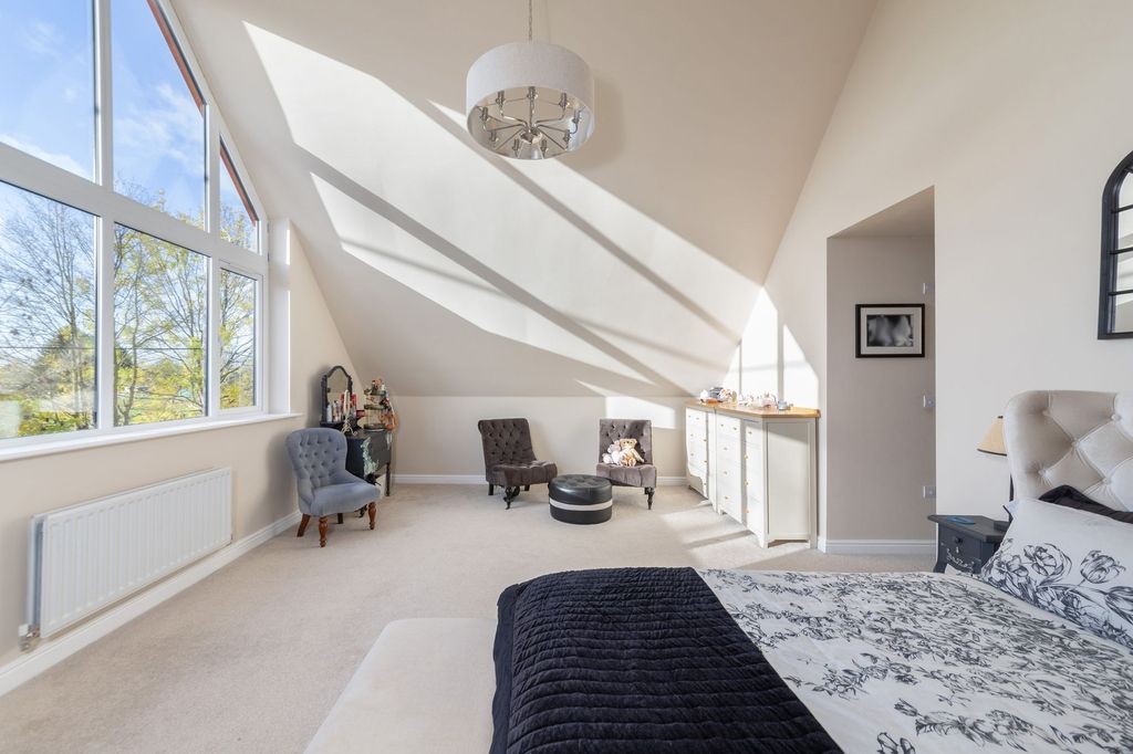 Property photo 3 of 31