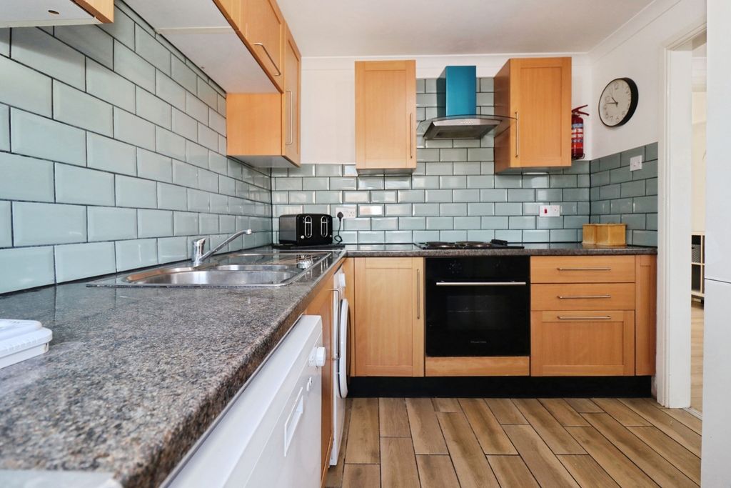 Property photo 2 of 19 Kitchen