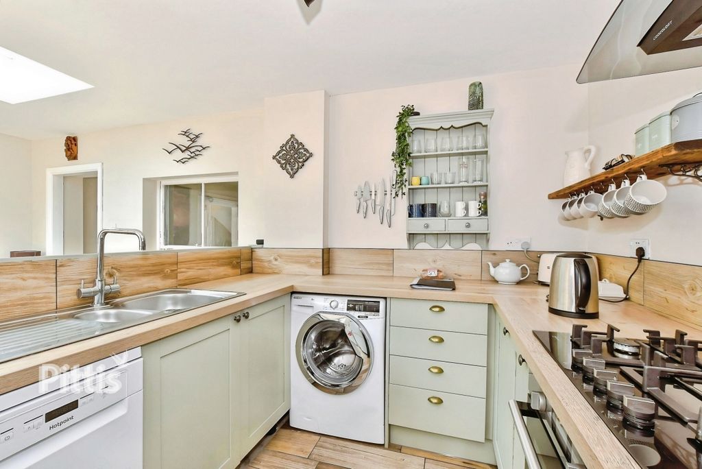 Property photo 3 of 10