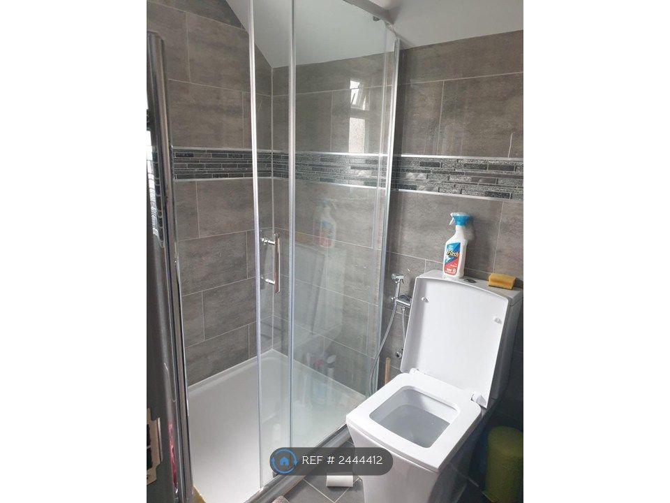 Property photo 2 of 4 Shared Washroom