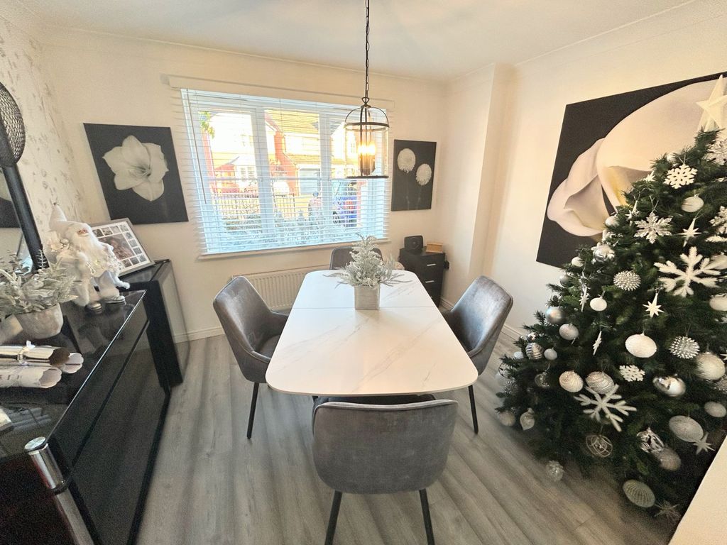 Property photo 3 of 28 Diner