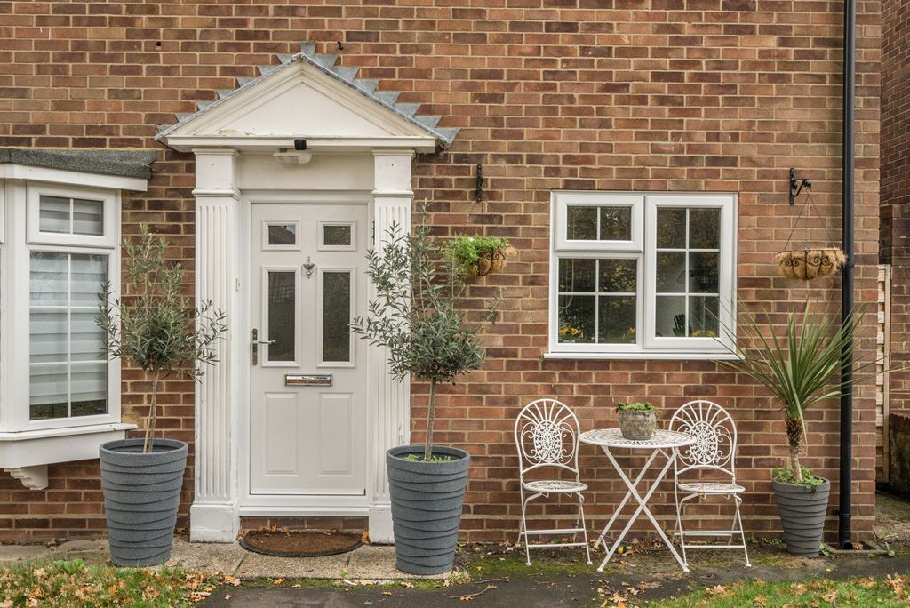 Property photo 3 of 24 1374623-25-690De5...