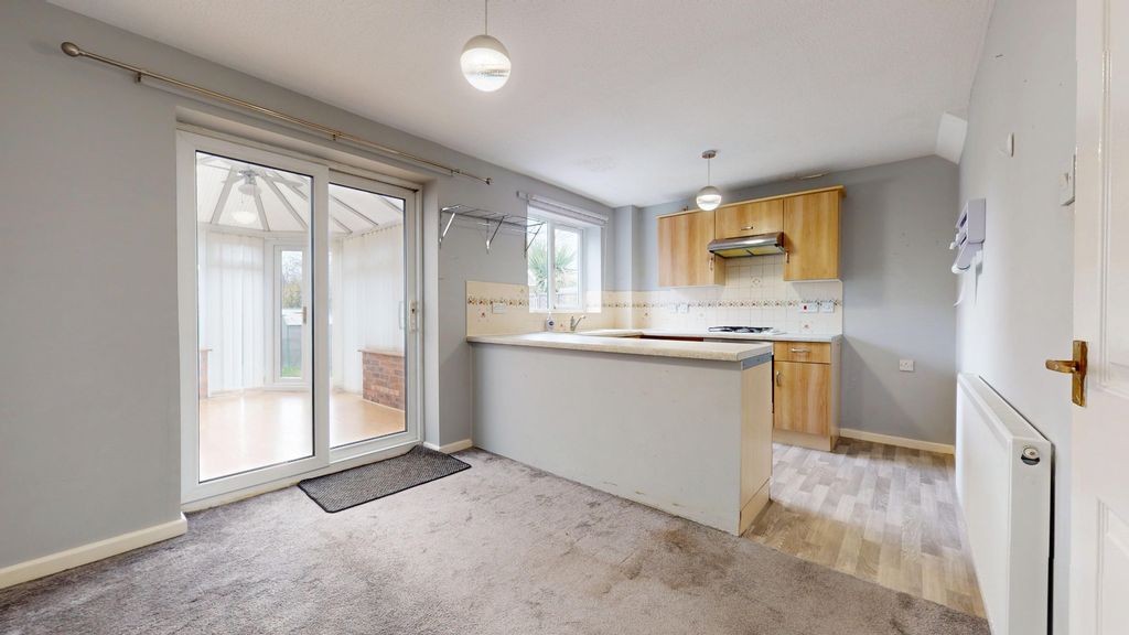 Property photo 2 of 17 4587693