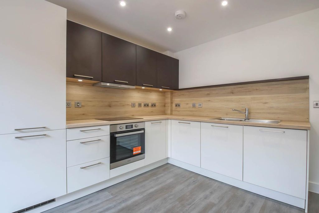 Property photo 1 of 10 Kitchen
