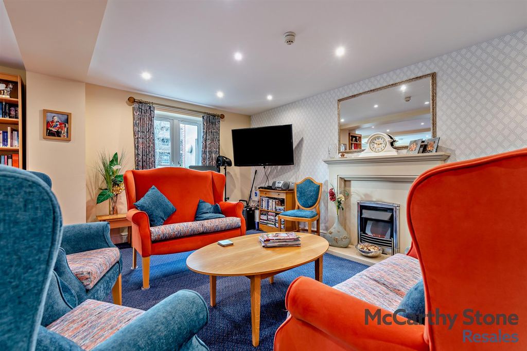 Property photo 3 of 29 8633996-Interior19-800.Jpg