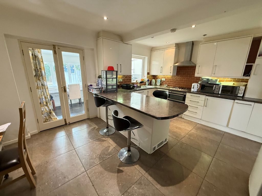 Property photo 3 of 13 4271352