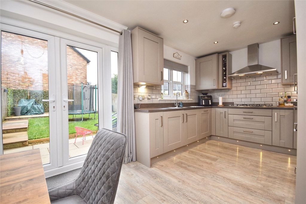 Property photo 3 of 20 Kitchen Diner