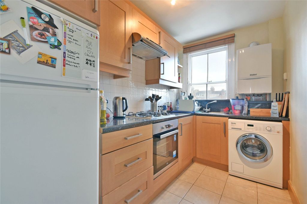 Property photo 2 of 9 Picture No. 24