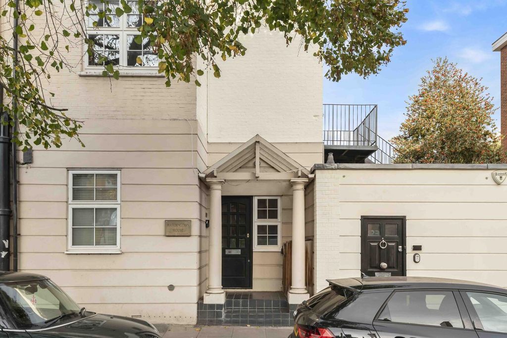 Property photo 3 of 9 Front (Exterior)