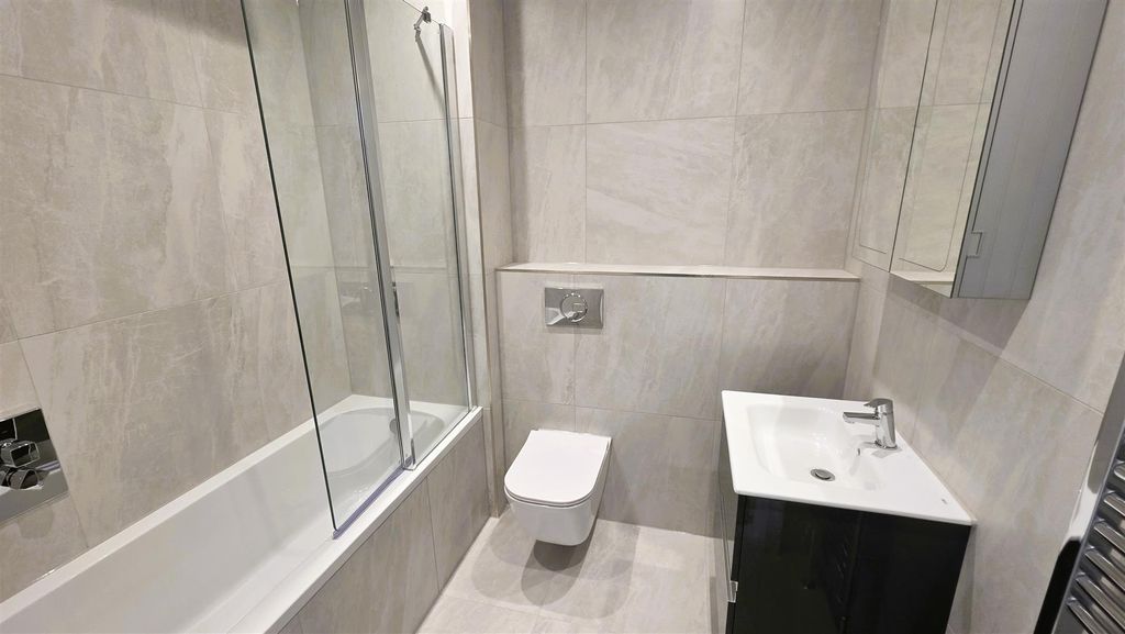 Property photo 3 of 14 Bathroom