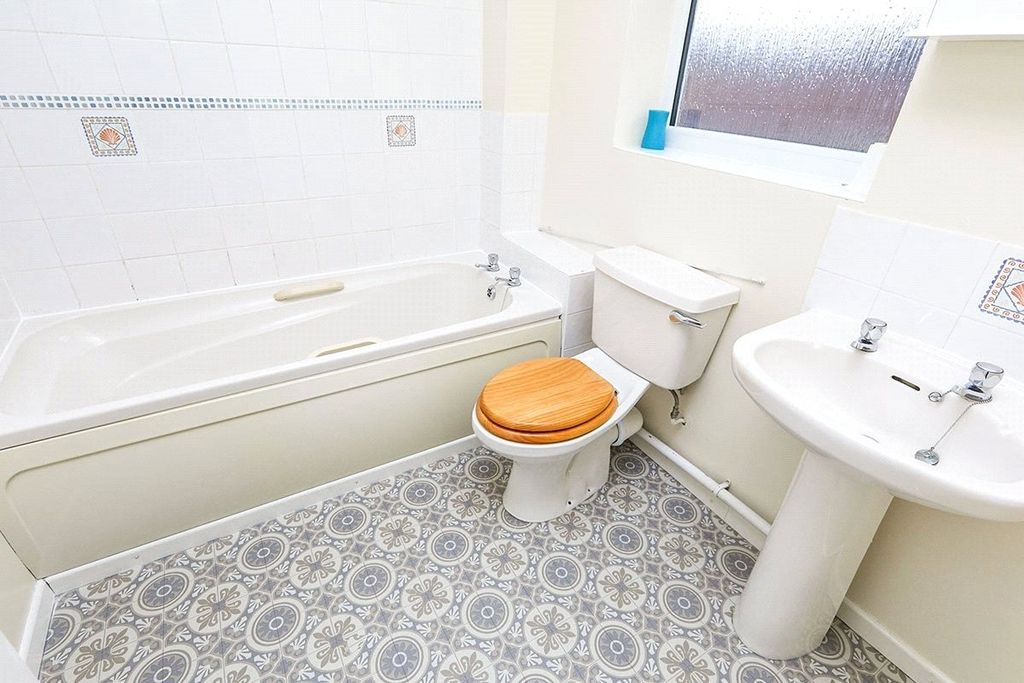 Property photo 3 of 13 Bathroom