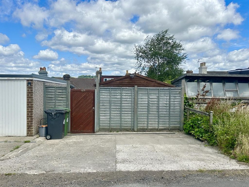 Property photo 2 of 23