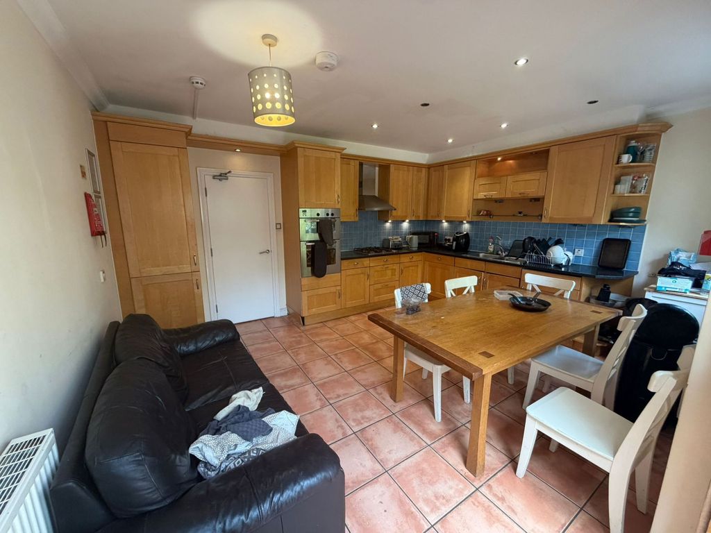 Property photo 2 of 25
