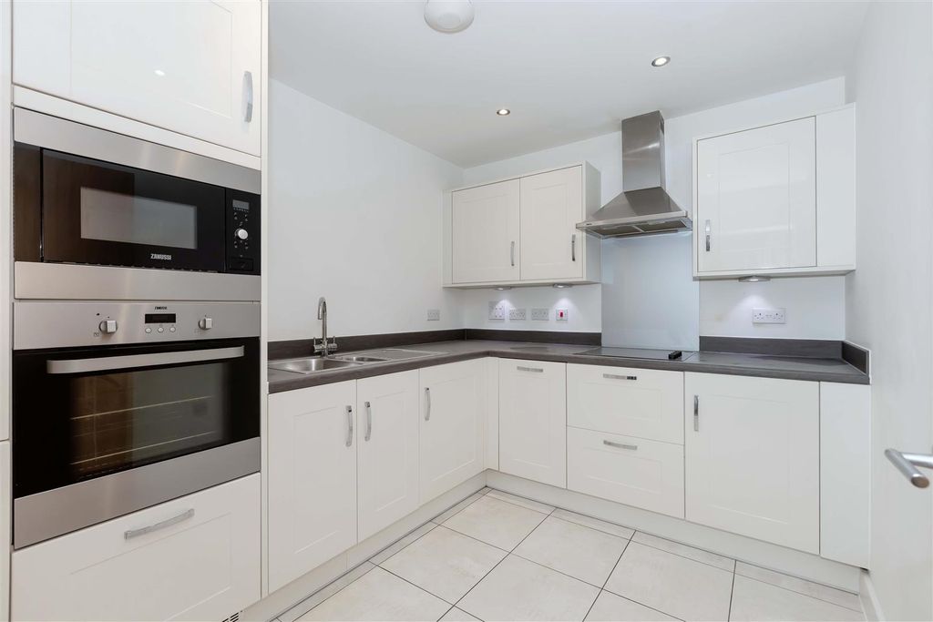 Property photo 3 of 12 Chichester House.Jpg